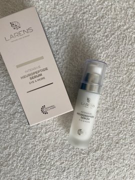 Luxusná starostlivosť o očné okolie s Neuropeptide Serum Eye & More : Prečo je dôležitá a ako na ňu?
