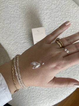 Luxusná starostlivosť o očné okolie s Neuropeptide Serum Eye & More : Prečo je dôležitá a ako na ňu?